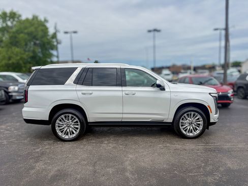 Used 2025 Cadillac Escalade Premium Luxury AWD/4WD image 24