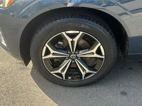 Used 2022 Volvo XC60 B5 Momentum w/ Climate Package image 8