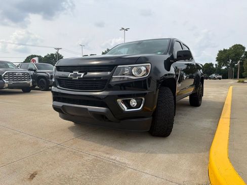Used 2016 Chevrolet Colorado Z71 w/ Z71 Midnight Edition AWD/4WD image 2