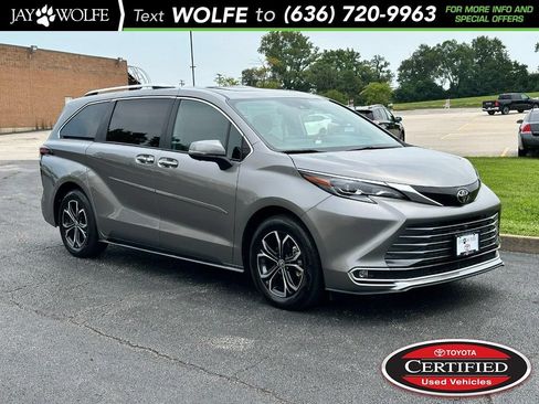Used 2026 Toyota Sienna Platinum AWD/4WD image 1