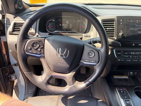 Used 2022 Honda Pilot TrailSport image 18