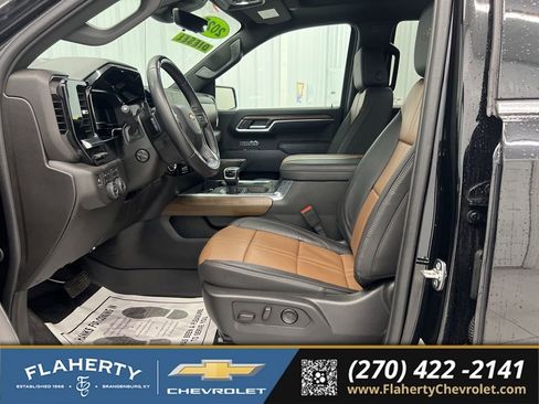 Used 2025 Chevrolet Silverado 1500 High Country AWD/4WD image 9