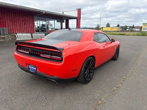Used 2019 Dodge Challenger R/T Scat Pack w/ Shaker Package RWD image 7