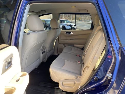 Used 2017 Nissan Pathfinder S AWD/4WD image 10