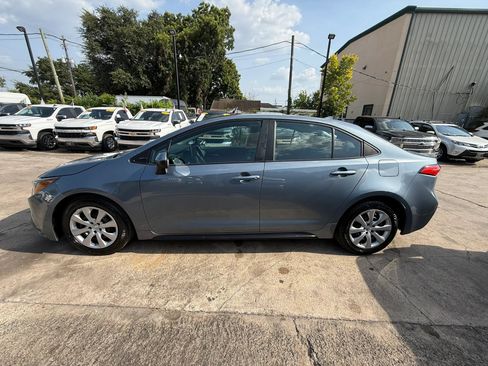 Used 2021 Toyota Corolla LE FWD image 4