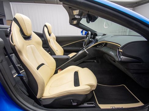 Used 2026 Ferrari Roma Spider RWD image 21