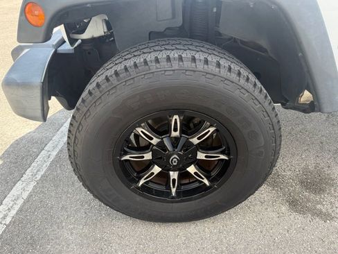 Certified 2016 Jeep Wrangler Unlimited Rubicon w/ Connectivity Group image 37