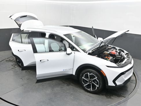 New 2026 Chevrolet Equinox EV LT AWD/4WD image 45