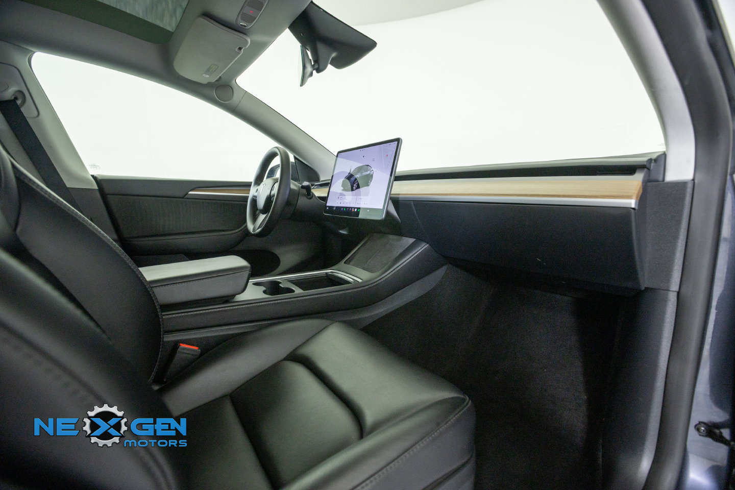 Used 2024 Tesla Model Y Long Range AWD/4WD image 40