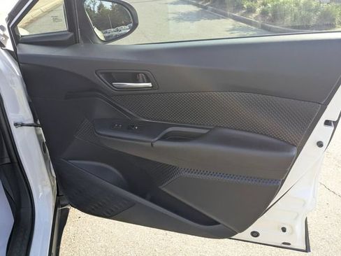 Used 2018 Toyota C-HR XLE FWD image 36