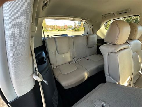 Used 2024 Nissan Armada SV image 18