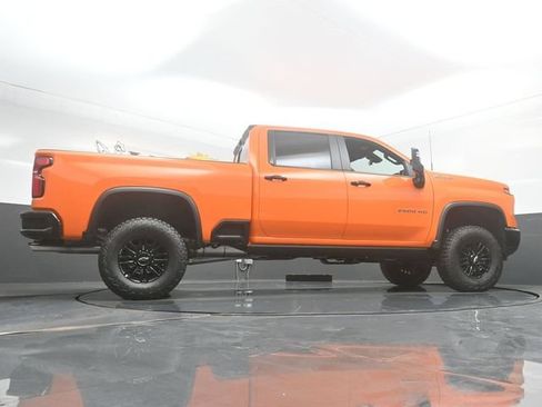 Used 2025 Chevrolet Silverado 2500 ZR2 w/ Technology Package AWD/4WD image 31