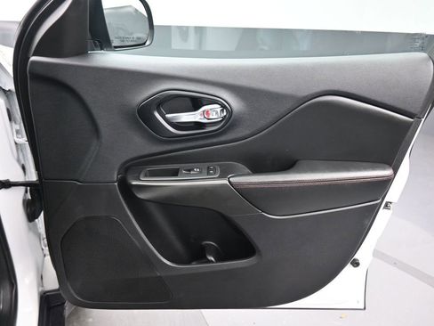 Used 2022 Jeep Cherokee Trailhawk w/ Premium Leather Package image 39