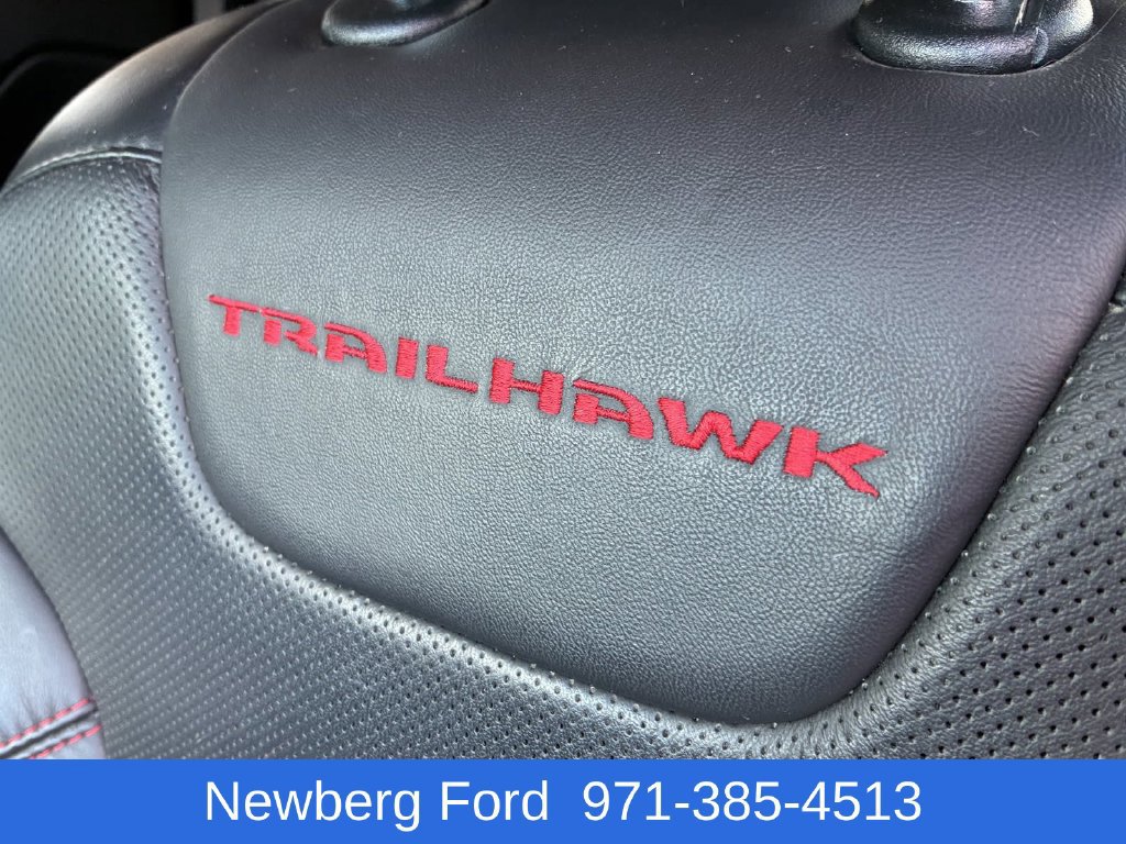 Used 2020 Jeep Cherokee Trailhawk AWD/4WD image 26