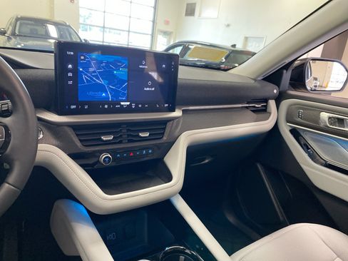 New 2026 Ford Explorer Platinum image 44