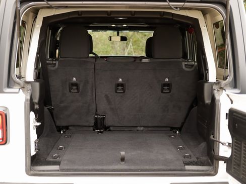 Used 2021 Jeep Wrangler Unlimited Rubicon w/ Cold Weather Group image 27