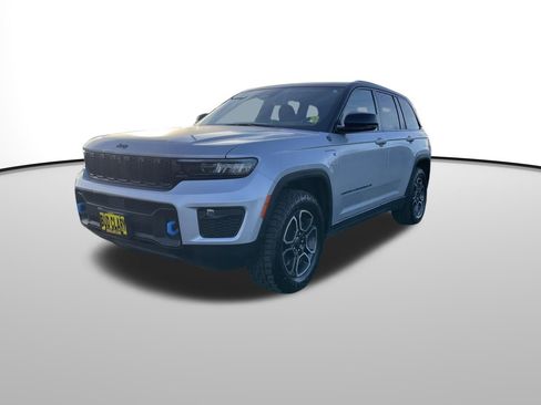 Used 2024 Jeep Grand Cherokee Trailhawk image 8