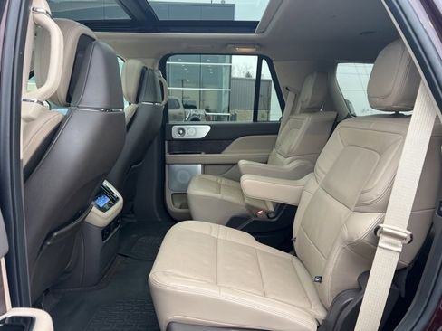 Used 2024 Lincoln Navigator Reserve image 18