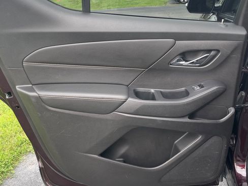 Used 2018 Chevrolet Traverse LT FWD image 16
