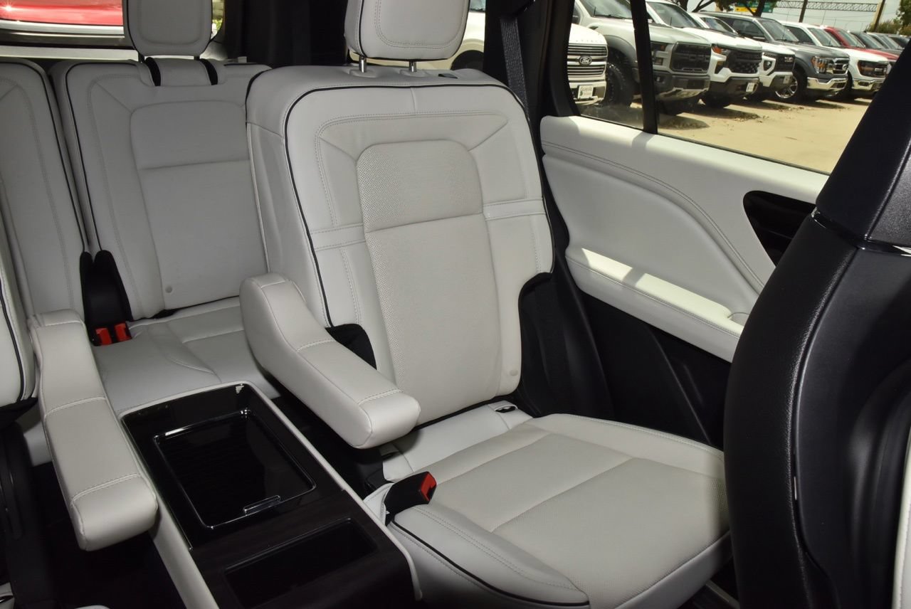 New 2026 Lincoln Aviator Black Label w/ Jet Appearance Package AWD/4WD image 23