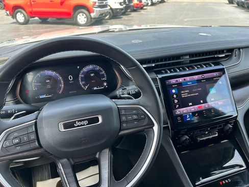 Used 2023 Jeep Grand Cherokee Limited RWD image 18