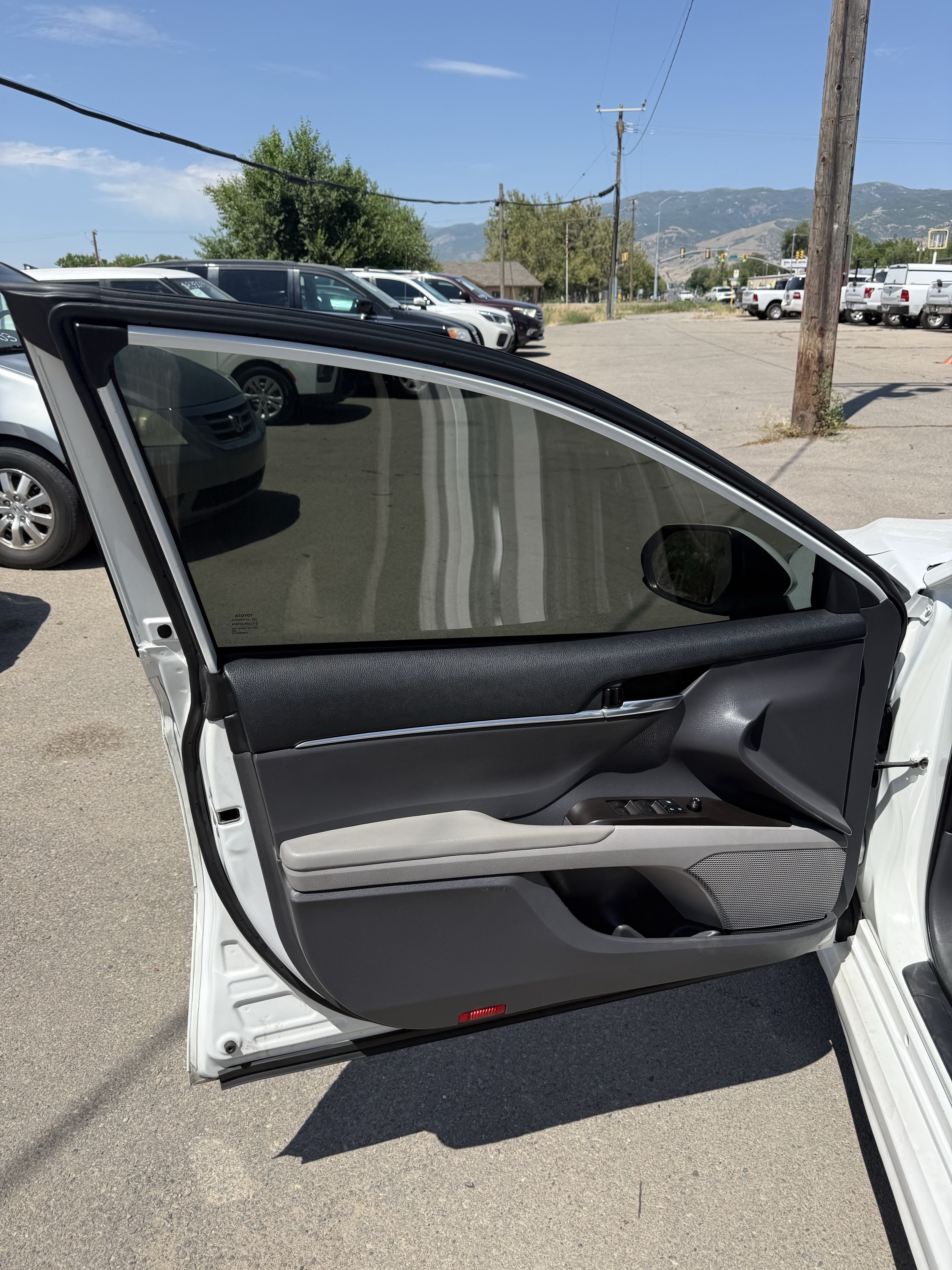 Used 2021 Toyota Camry SE FWD image 18