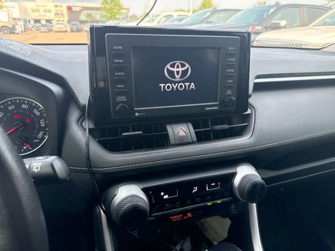 Used 2022 Toyota RAV4 LE AWD/4WD image 5