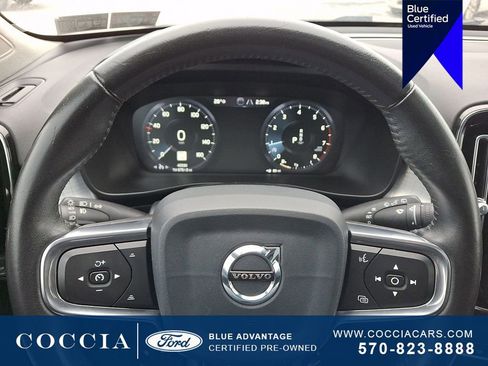 Used 2020 Volvo XC40 T5 Momentum w/ Protection Package Premier image 19