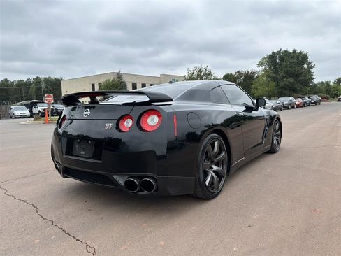 Used 2010 Nissan GT-R Premium image 8