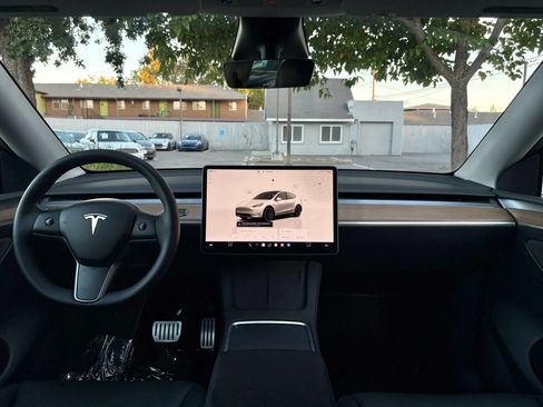 Used 2023 Tesla Model Y Performance AWD/4WD image 24