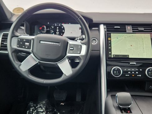Used 2021 Land Rover Discovery S image 18