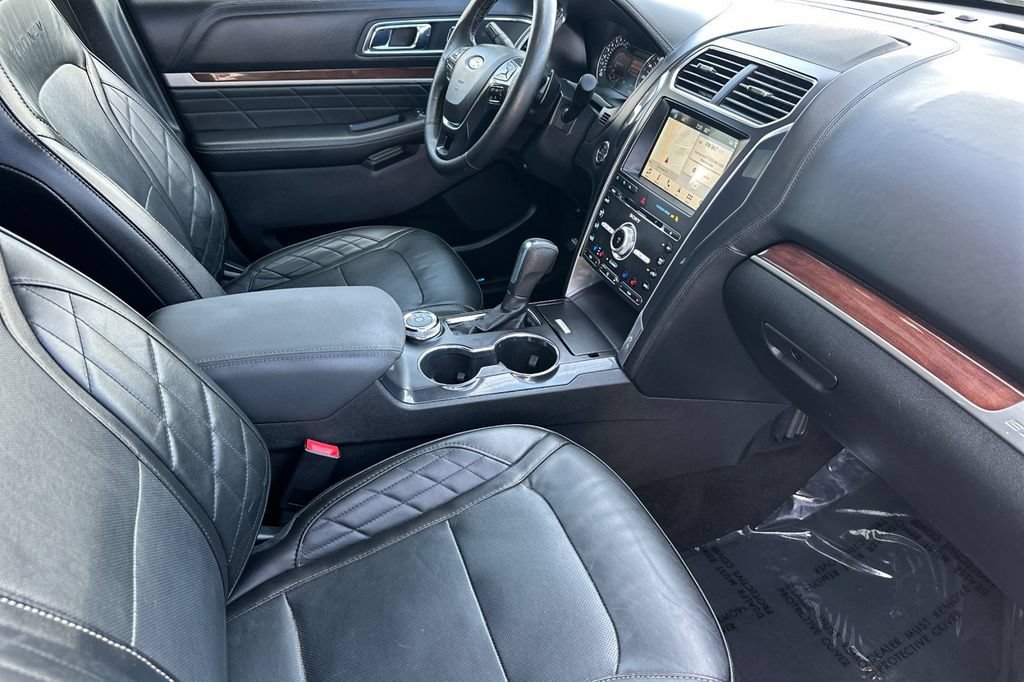 Used 2018 Ford Explorer Platinum AWD/4WD image 16