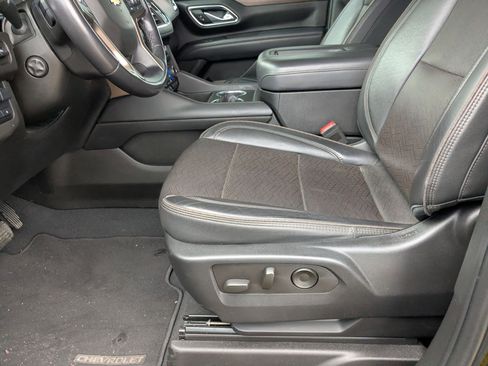 Used 2023 Chevrolet Suburban High Country w/ Advanced Technology Package image 9