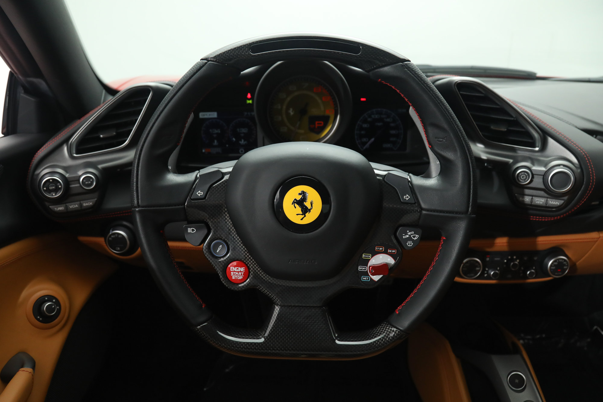 Used 2018 Ferrari 488 GTB RWD image 6