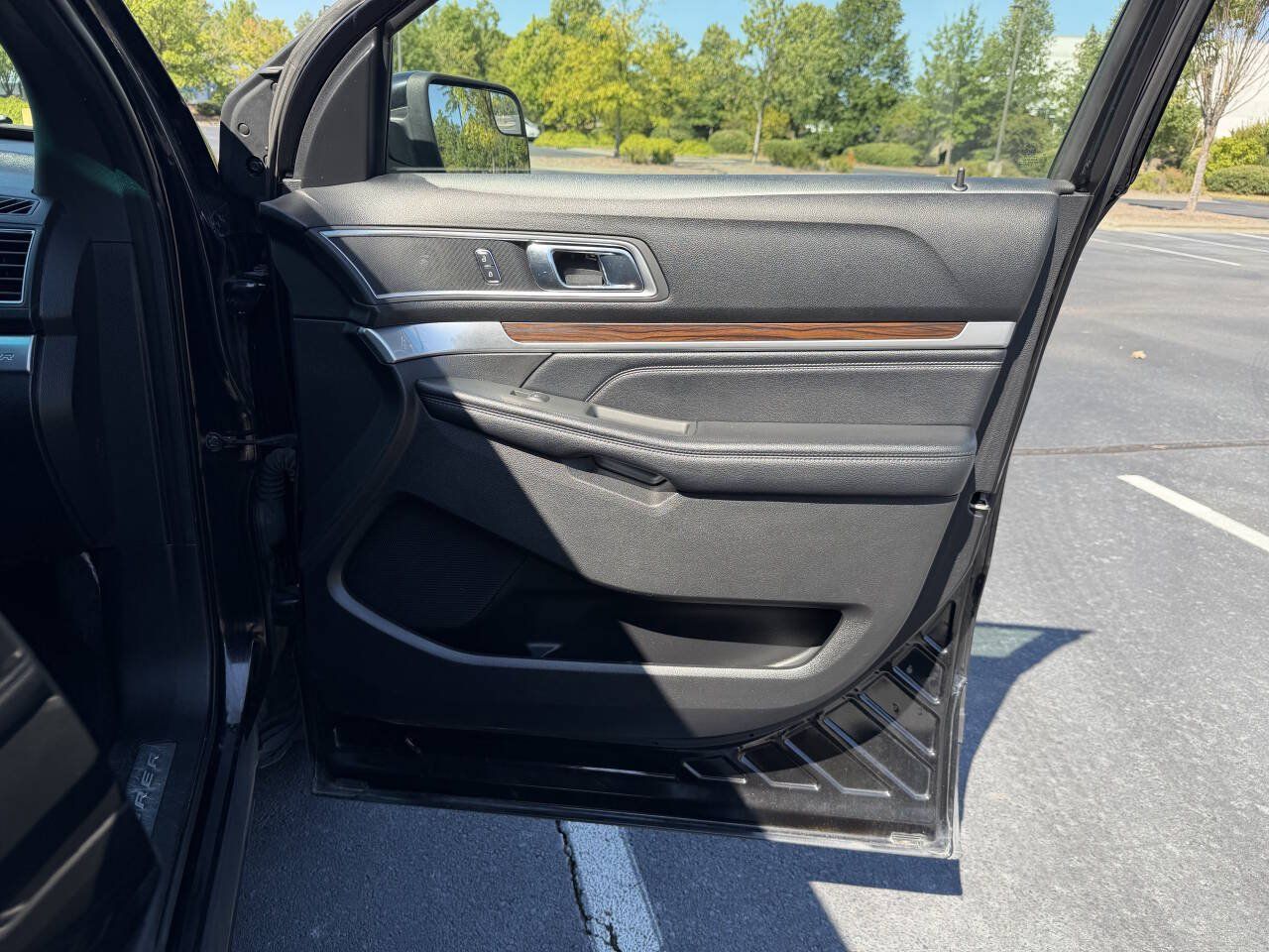 Used 2017 Ford Explorer Limited FWD image 19