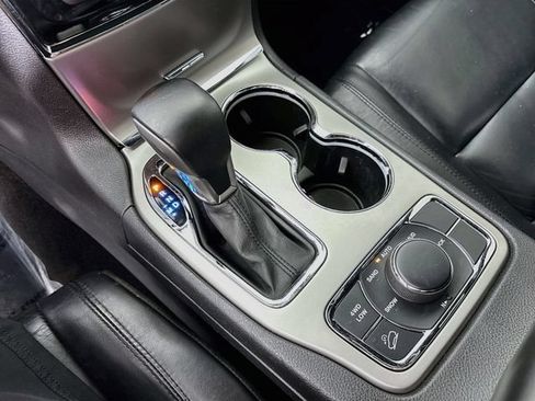 Used 2019 Jeep Grand Cherokee Limited AWD/4WD image 17