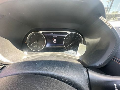 Used 2022 Nissan Sentra SR w/ SR Premium Package FWD image 9
