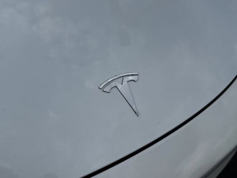 Used 2024 Tesla Model Y Long Range AWD/4WD image 32