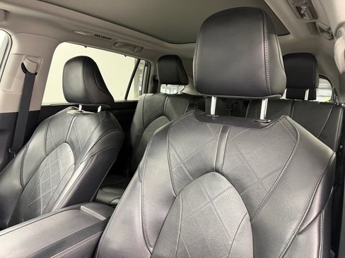 Used 2022 Toyota Highlander Platinum FWD image 25