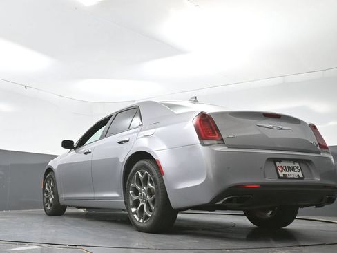 Used 2018 Chrysler 300 S w/ 300S Premium Group 2 AWD/4WD image 31