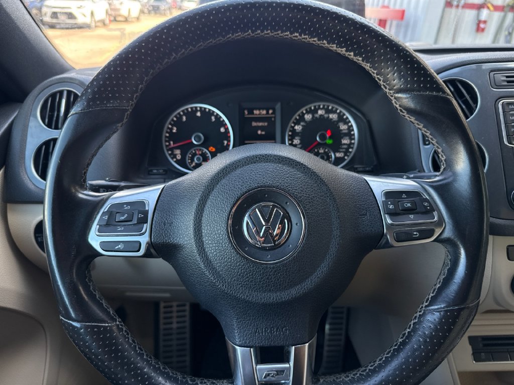 Used 2016 Volkswagen Tiguan R-Line FWD image 23