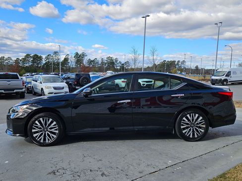 Used 2025 Nissan Altima 2.5 SV image 4