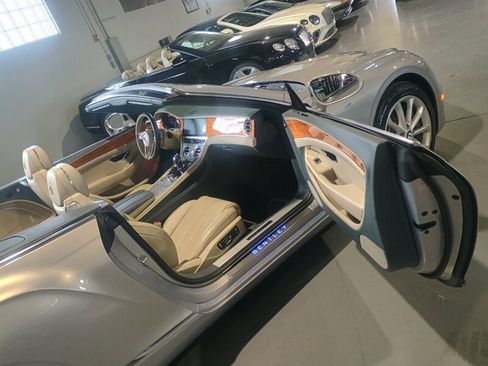 Used 2020 Bentley Continental GT image 32
