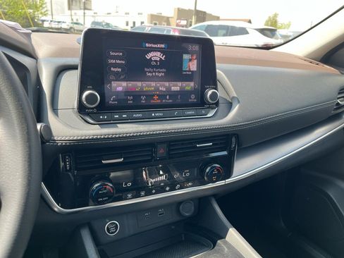 Used 2023 Nissan Rogue SV AWD/4WD image 11