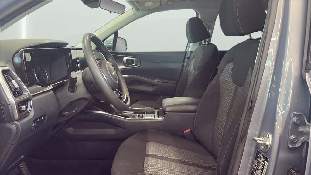 Certified 2023 Kia Sorento LX AWD/4WD image 17