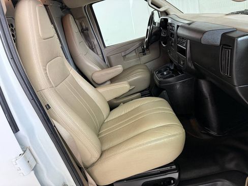 Used 2017 Chevrolet Express 2500 RWD image 39