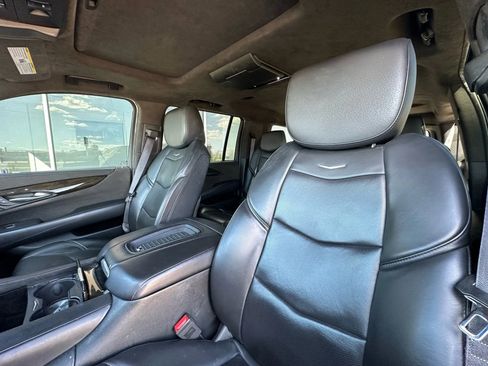 Used 2017 Cadillac Escalade ESV Platinum image 11