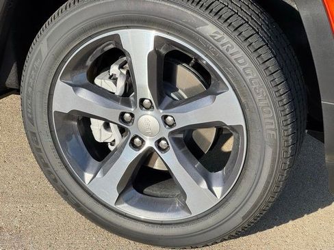 New 2025 Jeep Grand Cherokee Limited AWD/4WD image 36