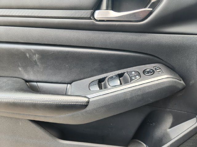 Used 2024 Nissan Altima 2.5 SV FWD image 21