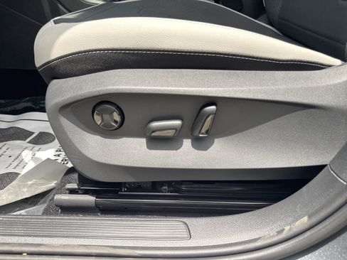New 2026 Volkswagen Taos SE AWD/4WD image 21